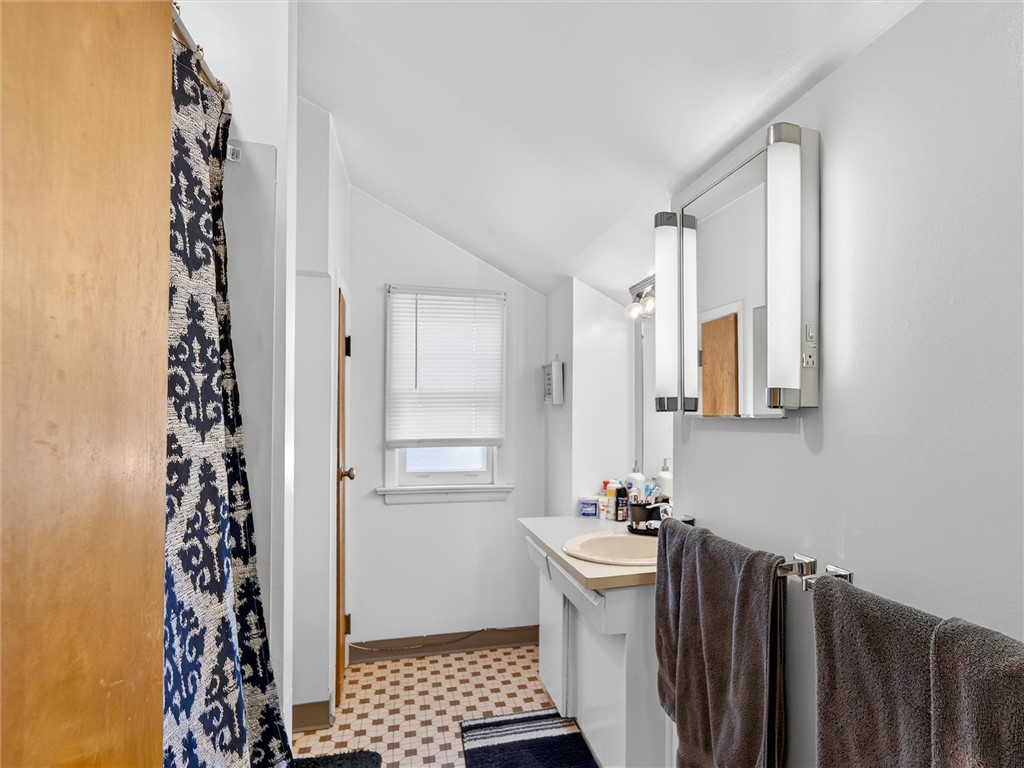 79 Arvine Heights Rochester, NY 14611 - Photo 30 of 34 UPPER BATH