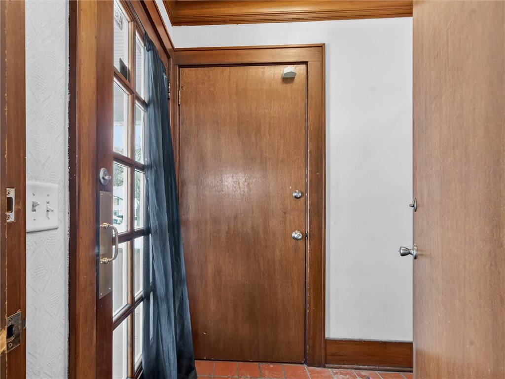 79 Arvine Heights Rochester, NY 14611 - Photo 7 of 34 ENDTRY (Both units)