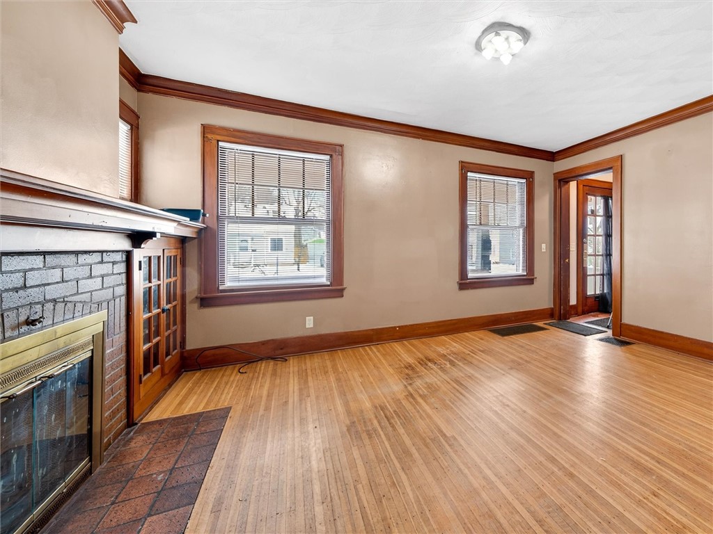 79 Arvine Heights Rochester, NY 14611 - Photo 9 of 34 LOWER Living Room