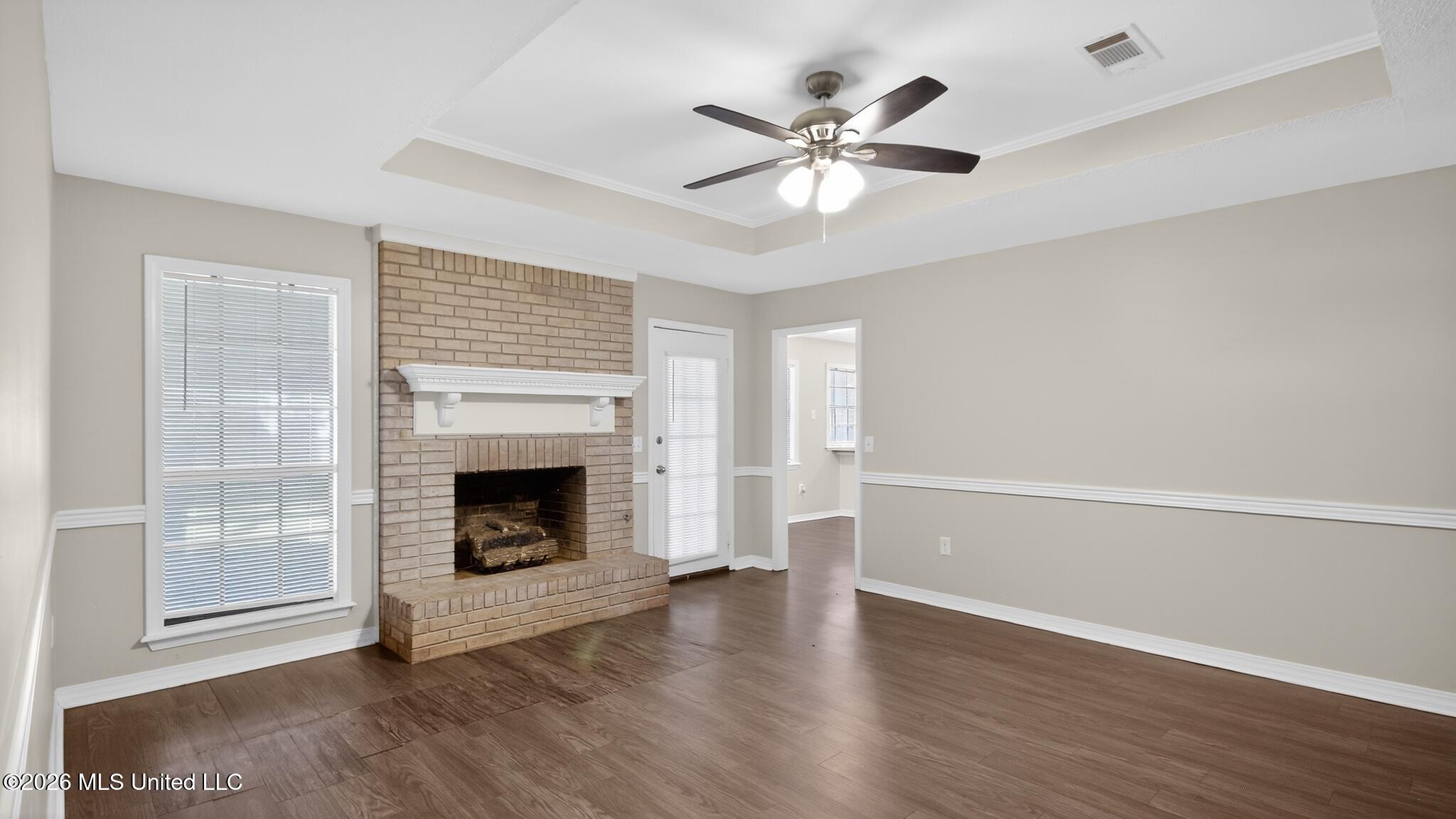 151 Plum Tree Road Brandon, MS 39047 - Photo 2 of 15 03_151_Plum_Tree_Rd-Living_room-9409