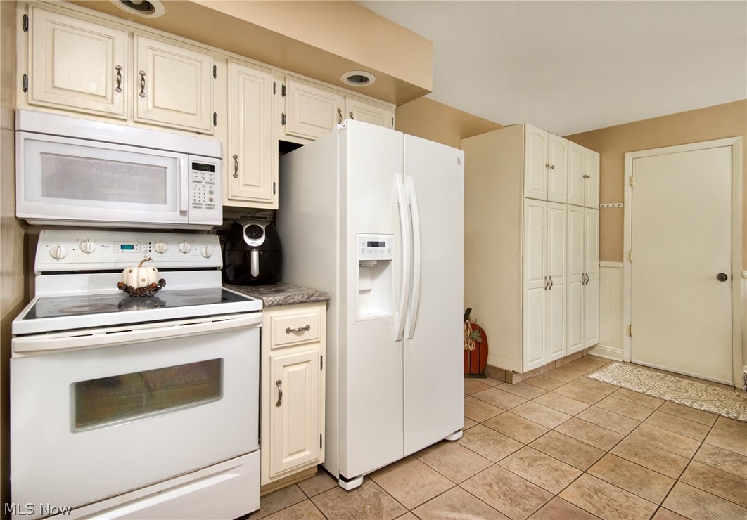 2390 Stillwagon Road Southeast Warren, OH 44484 - Photo 12 of 30 Gallery Image 12