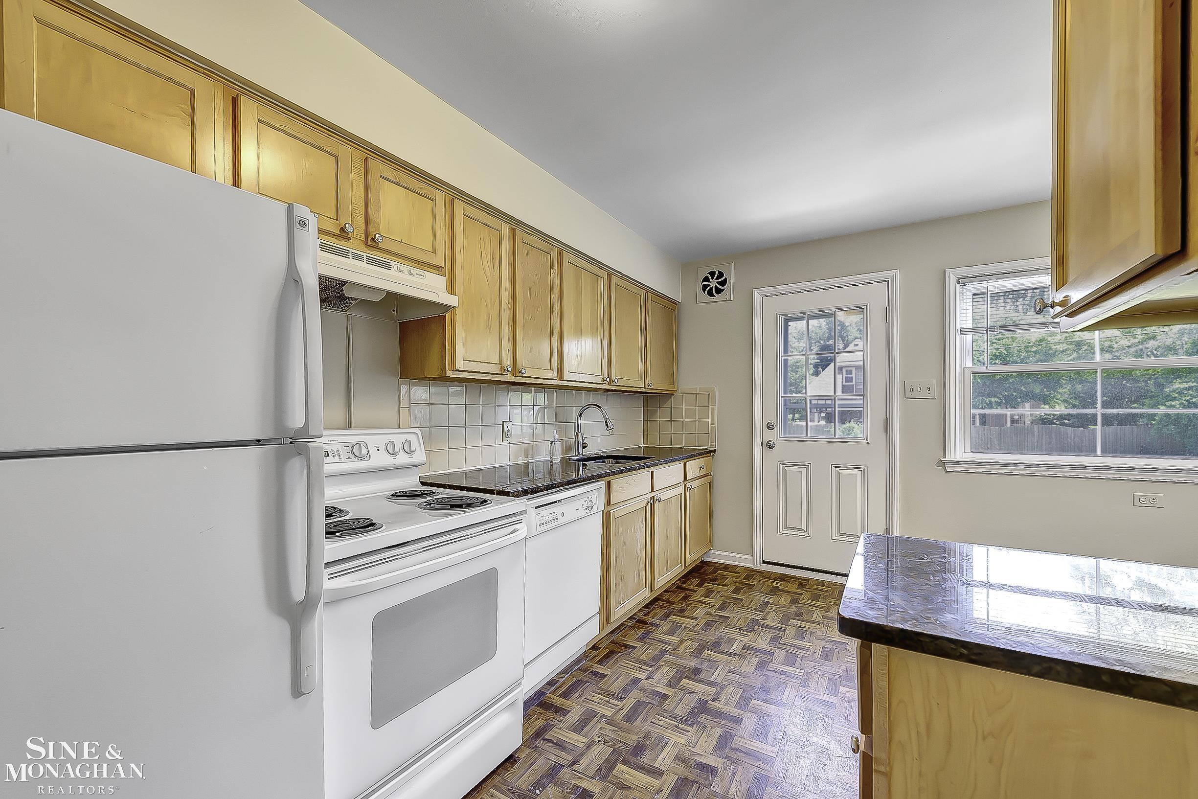 814 Harcourt Road Grosse Pointe Park, MI 48230 - Photo 6 of 70