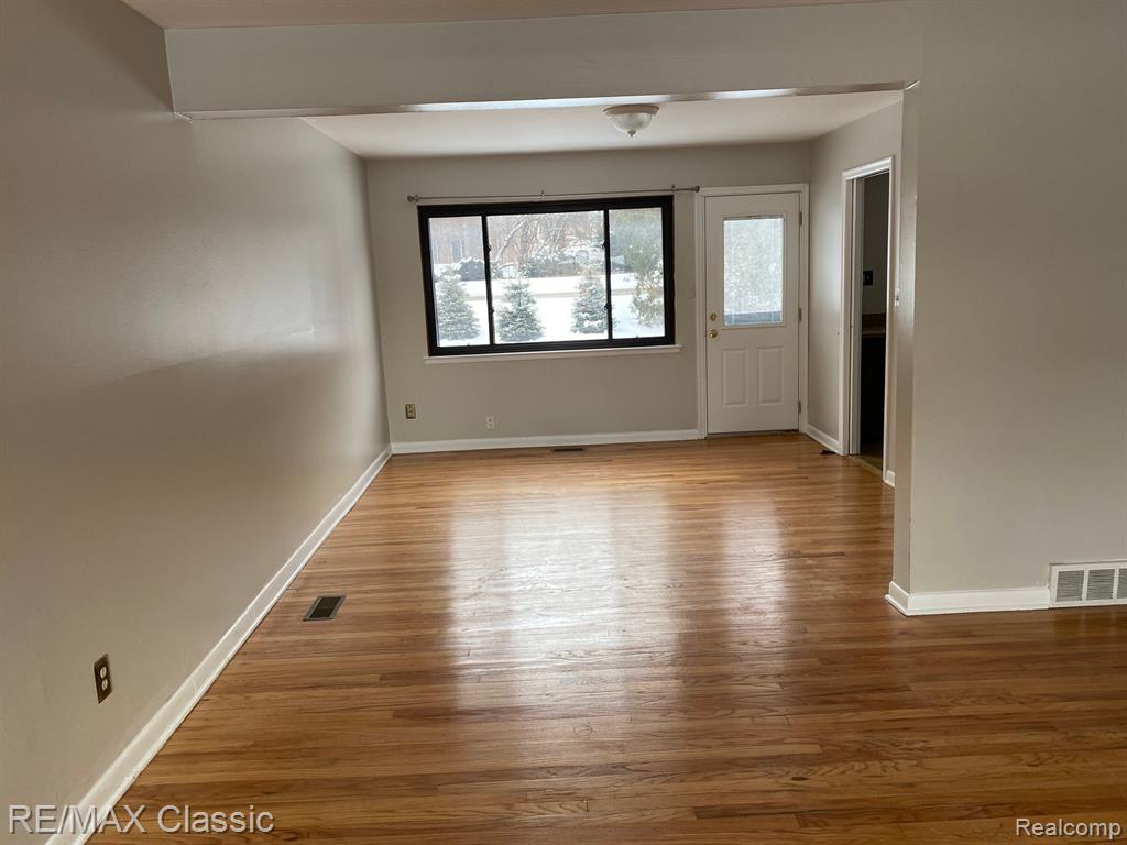 112 East Hickory Grove Road Bloomfield Hills, MI 48304 - Photo 7 of 19