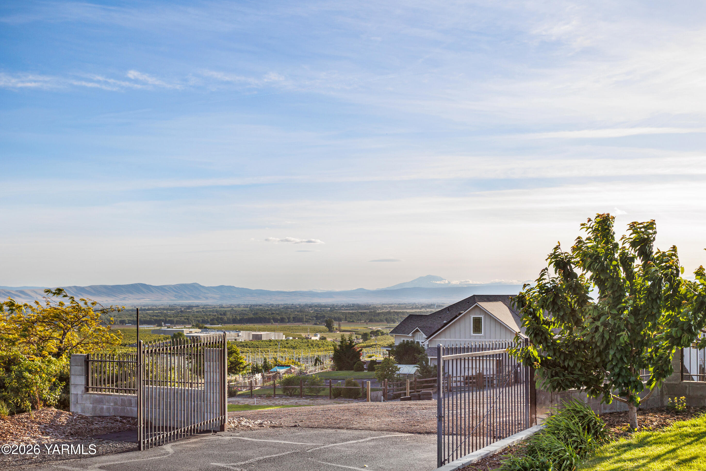 5060 Lombard Loop Road Zillah, WA 98953 - Photo 8 of 65 5060LombardLp_05
