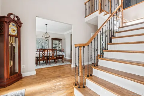 a view of entryway and livingroom