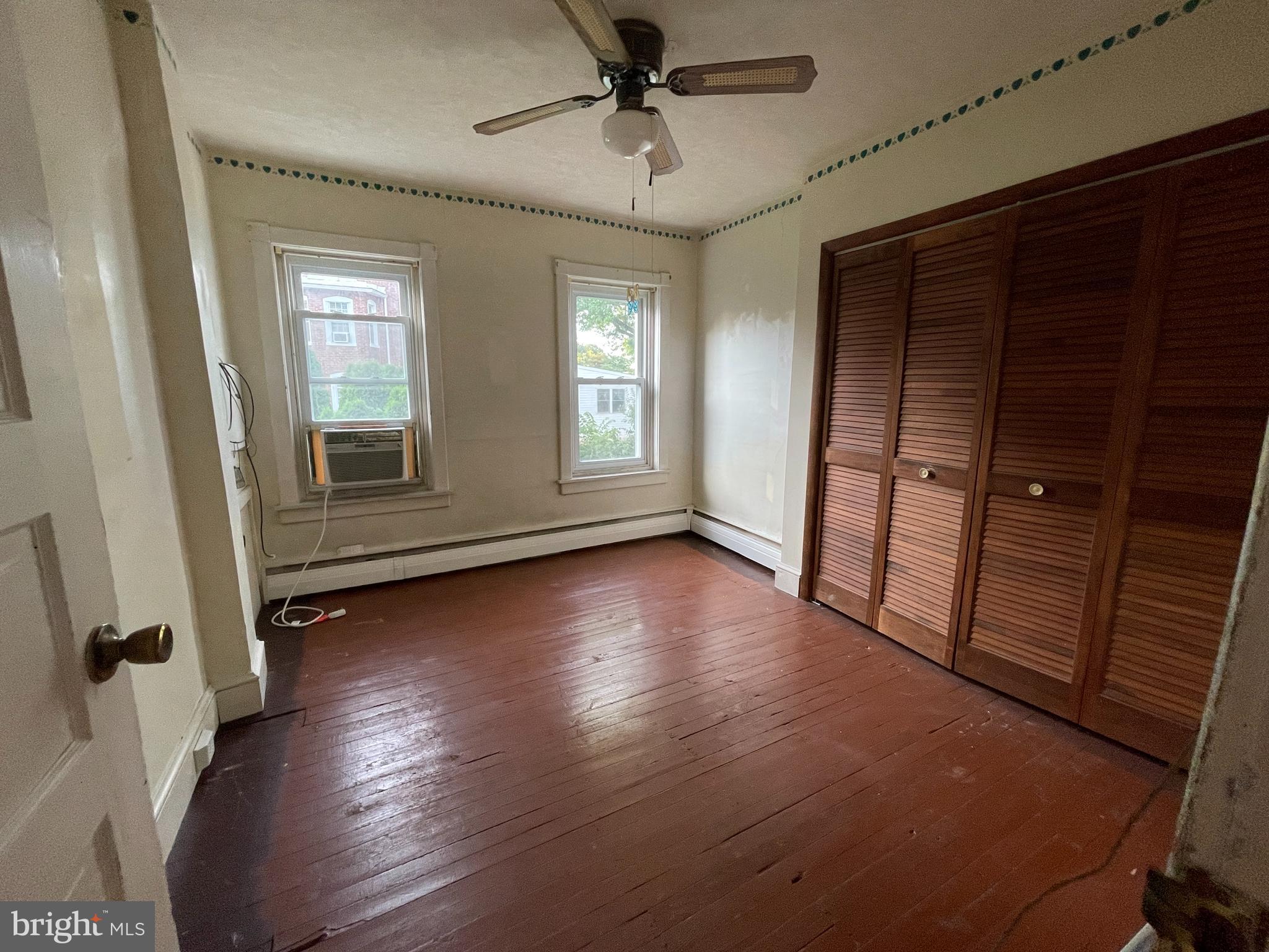 557 North Cedar Street Spring City, PA 19475 - Photo 21 of 29 Middle Bedroom
