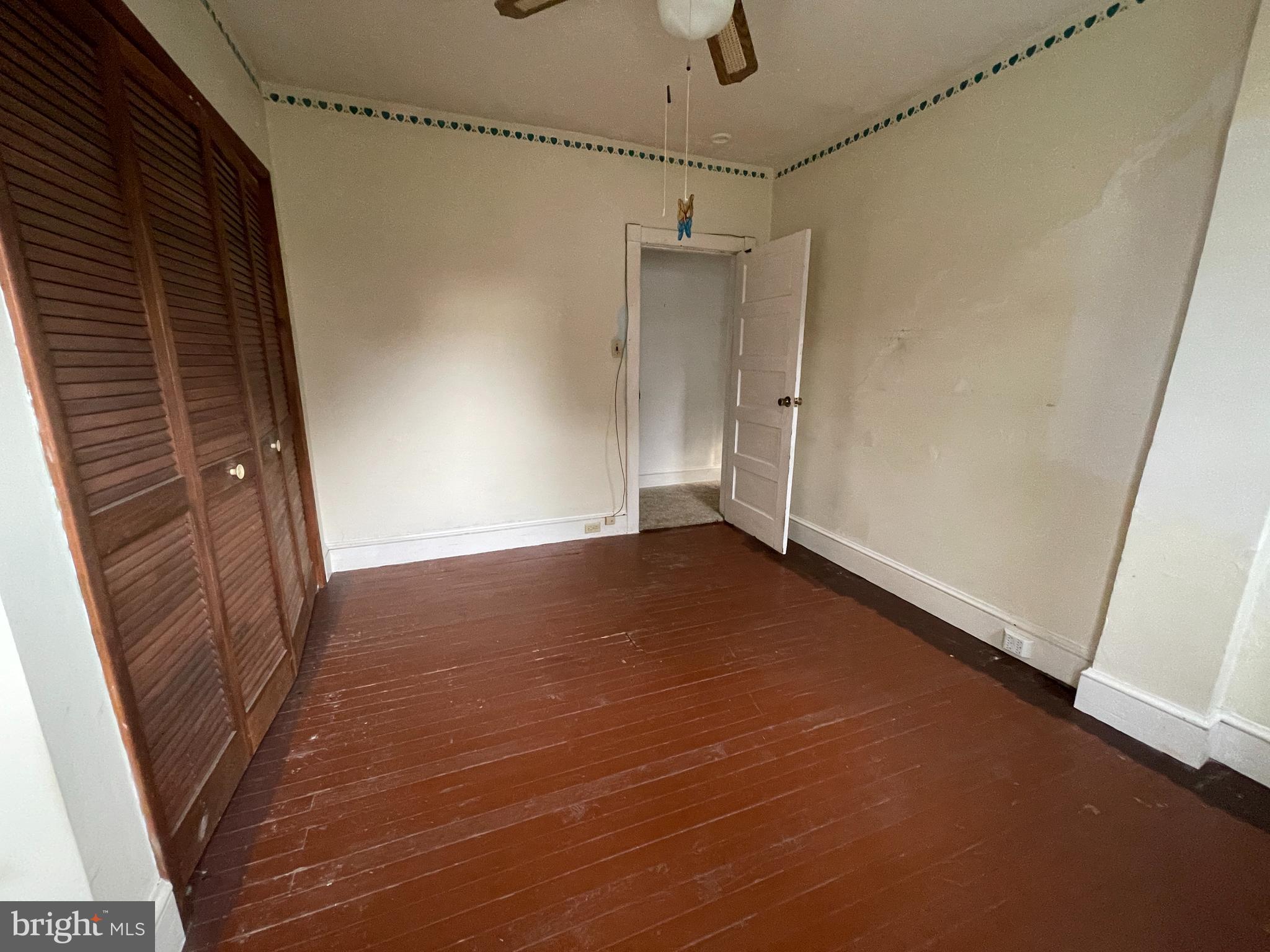 557 North Cedar Street Spring City, PA 19475 - Photo 22 of 29 Middle Bedroom