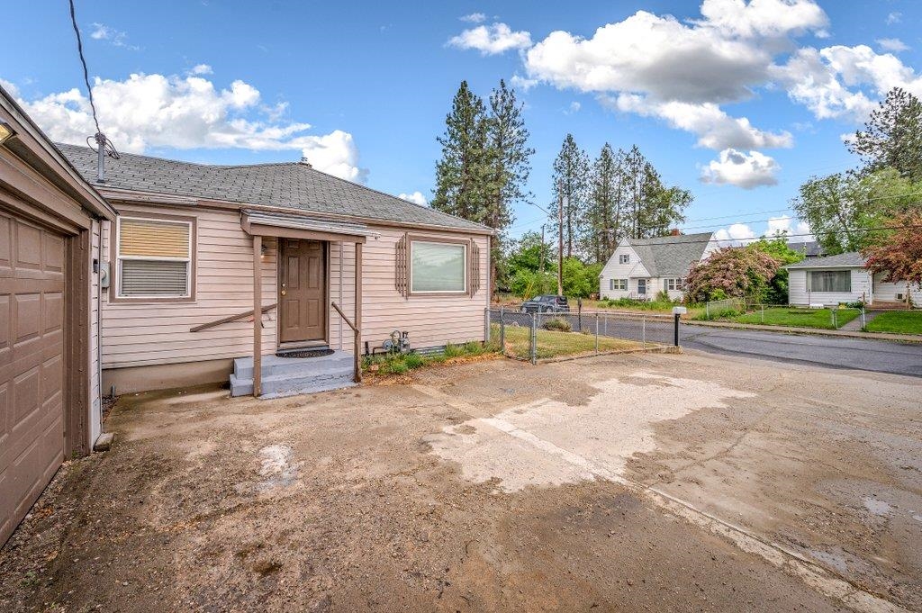 6025 North Cook Street Spokane, WA 99208 - Photo 5 of 36