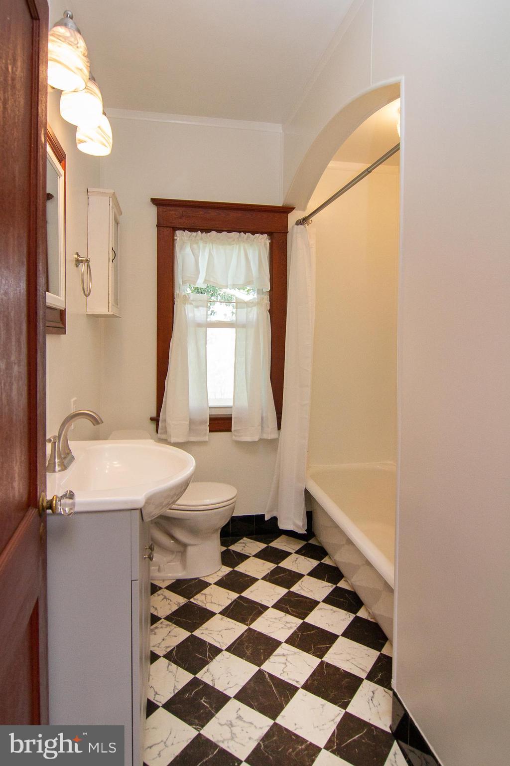 110 Old Liberty Road Sykesville, MD 21784 - Photo 18 of 32 Bath