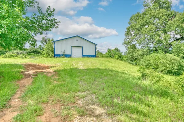 a view of a house with backyard and garden