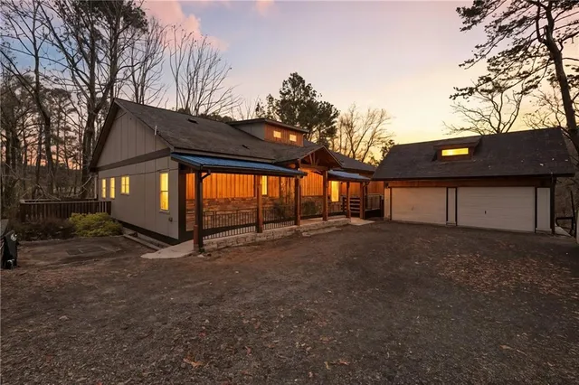 a view of a house with a yard