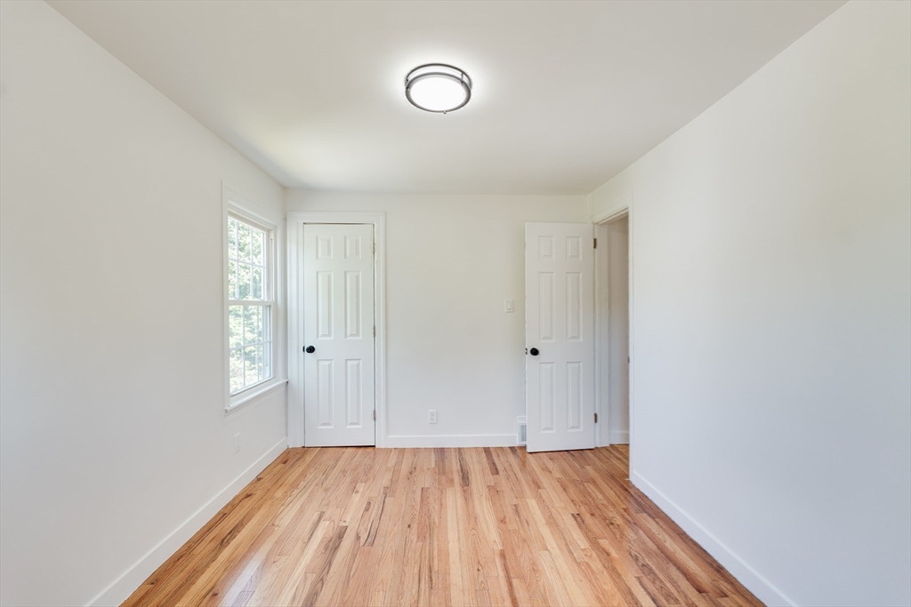 1386 Piper Road West Springfield, MA 01089 - Photo 28 of 39