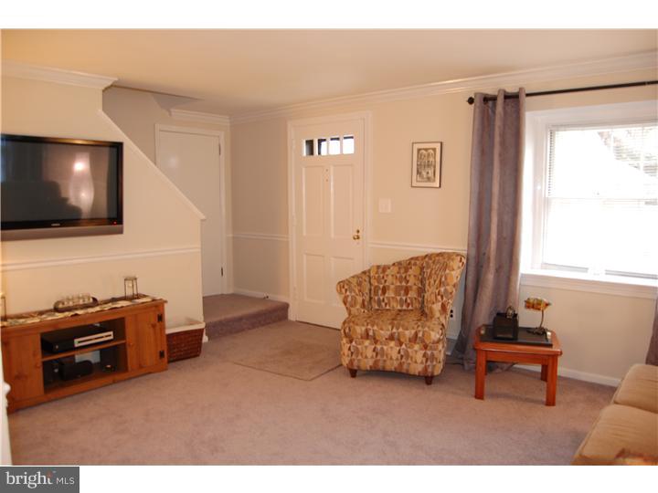 421 Holmes Road Morton, PA 19070 - Photo 12 of 25 Living Room
