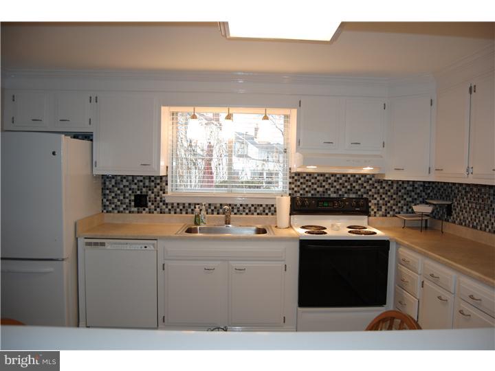 421 Holmes Road Morton, PA 19070 - Photo 15 of 25 Kitchen