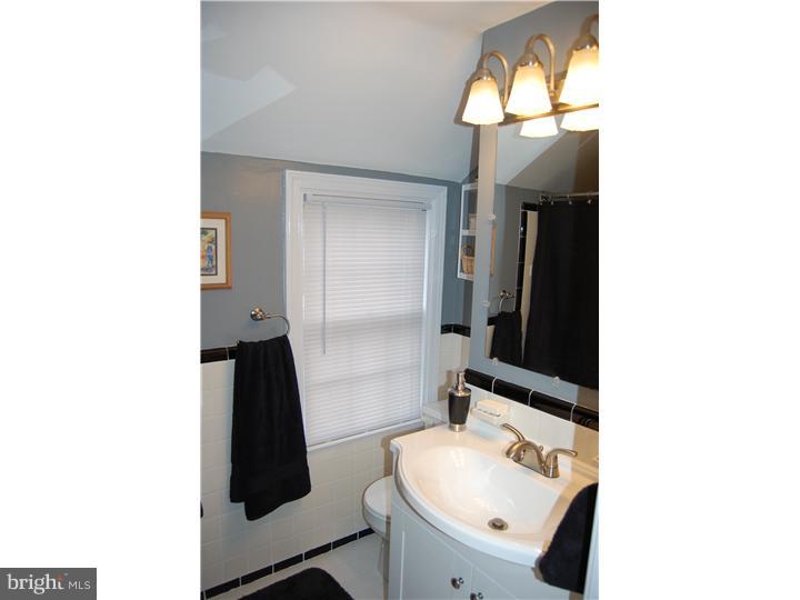421 Holmes Road Morton, PA 19070 - Photo 23 of 25 Bathroom
