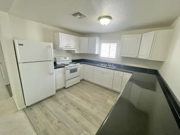 $2,295 | 3860 East Acoma Drive, Phoenix, AZ 85032