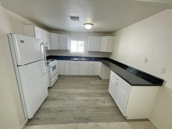 $2,295 | 3860 East Acoma Drive, Phoenix, AZ 85032