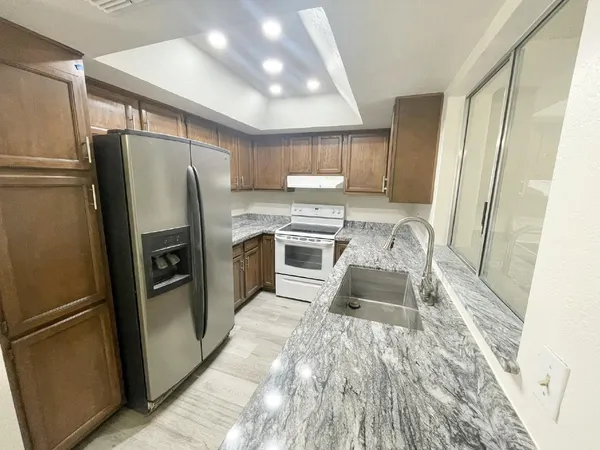 $2,295 | 3860 East Acoma Drive, Phoenix, AZ 85032