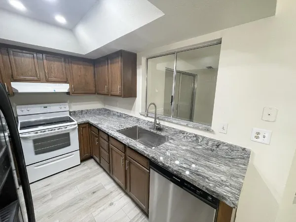 $2,295 | 3860 East Acoma Drive, Phoenix, AZ 85032