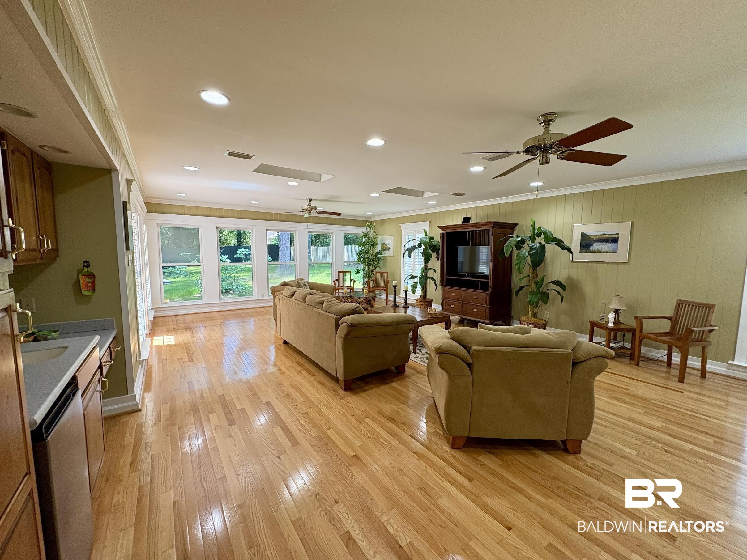 6105 Brandy Run Road South Mobile, AL 36608 - Photo 18 of 45 Living room featuring ceiling fan, crown molding, light wood-type flooring, and recessed lighting