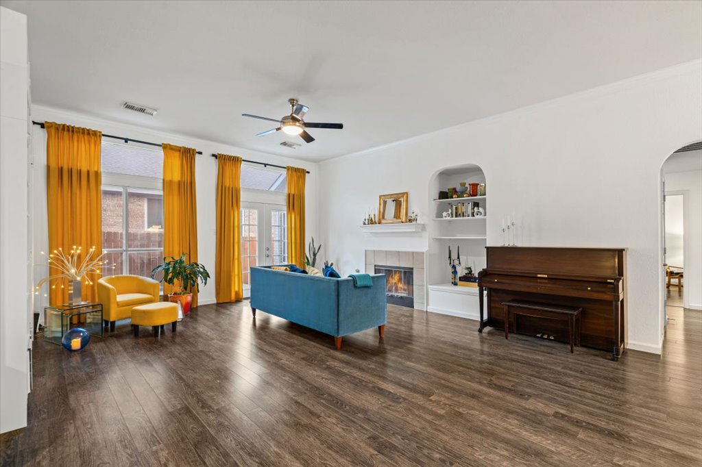 5948 Lomita Verde Circle Austin, TX 78749 - Photo 11 of 31 a living room with furniture and wooden floor
