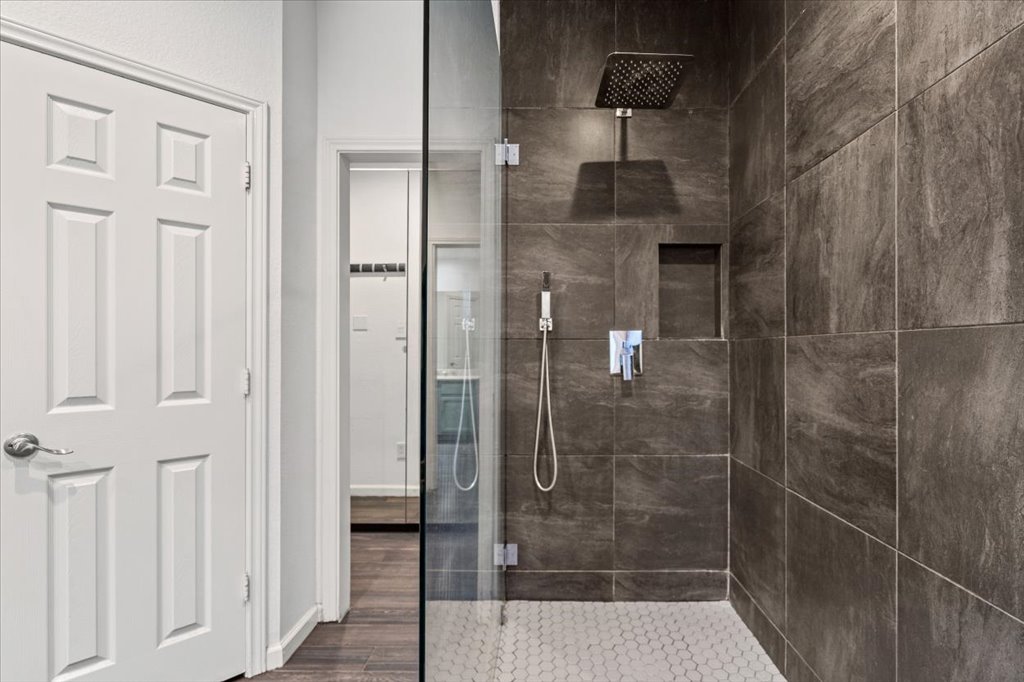 5948 Lomita Verde Circle Austin, TX 78749 - Photo 23 of 31 a bathroom with a shower