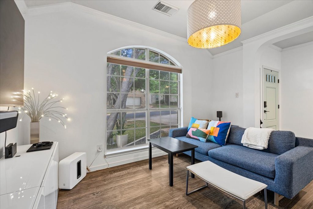 5948 Lomita Verde Circle Austin, TX 78749 - Photo 5 of 31 a living room with furniture and a window