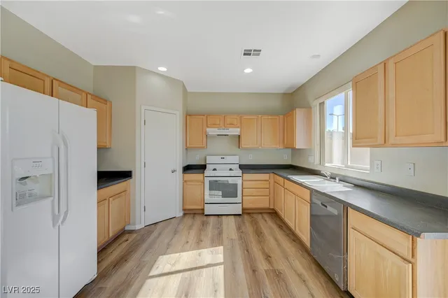 $2,150 | 2827 Dalsetter Drive, Henderson, NV 89044