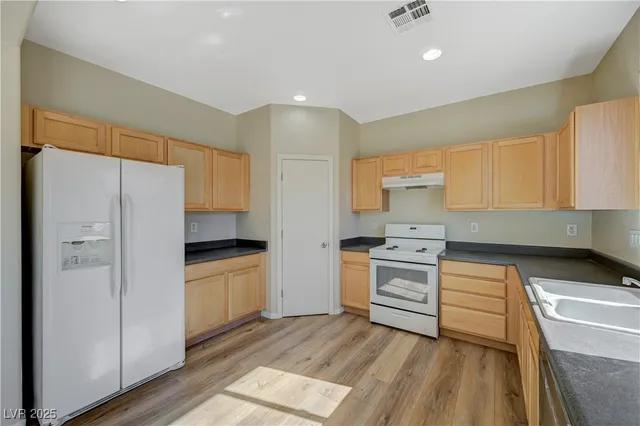 $2,150 | 2827 Dalsetter Drive, Henderson, NV 89044