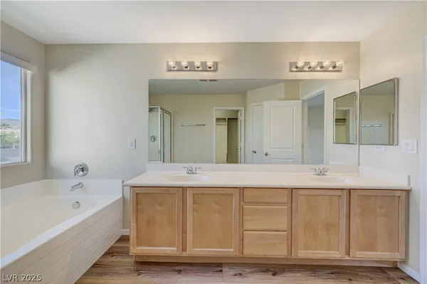 $2,100 | 2827 Dalsetter Drive, Henderson, NV 89044