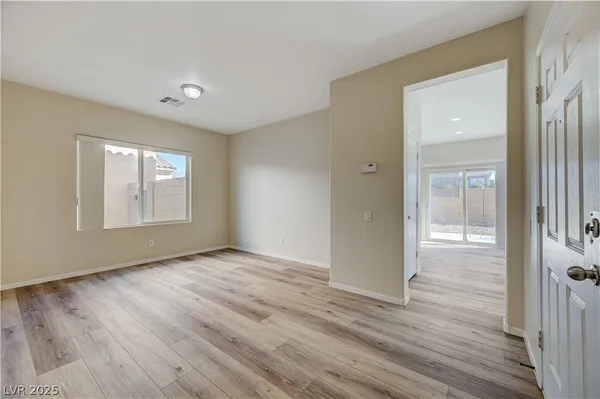 $2,100 | 2827 Dalsetter Drive, Henderson, NV 89044