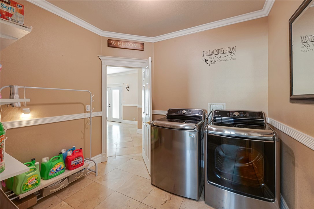14396 Nautical Lane Helendale, CA 92342 - Photo 22 of 43 a utility room with dryer and washer