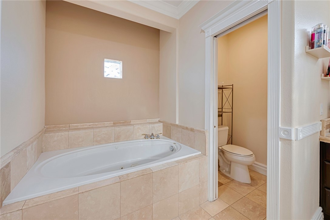 14396 Nautical Lane Helendale, CA 92342 - Photo 33 of 43 a white bath tub sitting next to a toilet