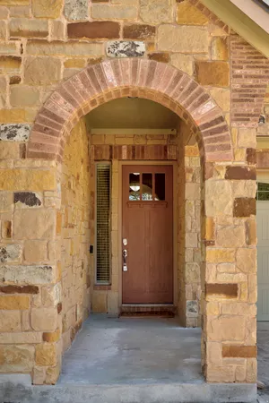 a view of entryway with a door