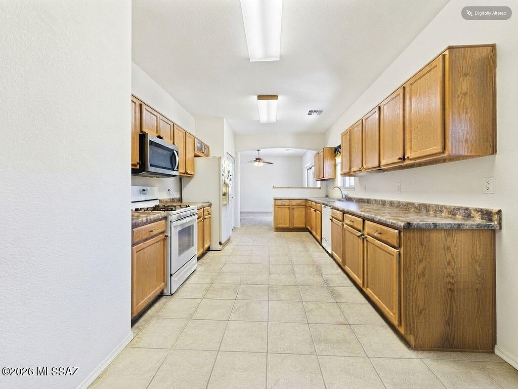 16201 North Feral Road Marana, AZ 85653 - Photo 12 of 30 CAM06457G6-PR0059-STILL010-001