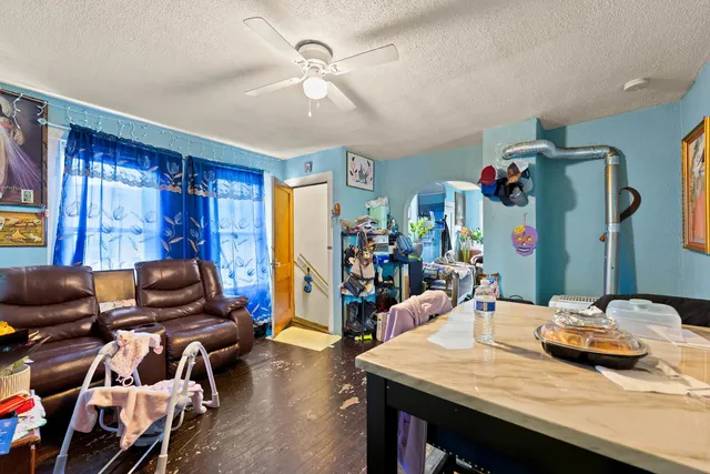 a view of a livingroom with furniture