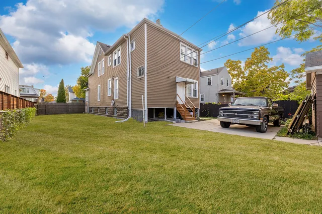 a view of a house with a big yard