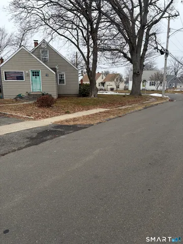 $425,000 | 65 Eastern Parkway, Milford, CT 06460