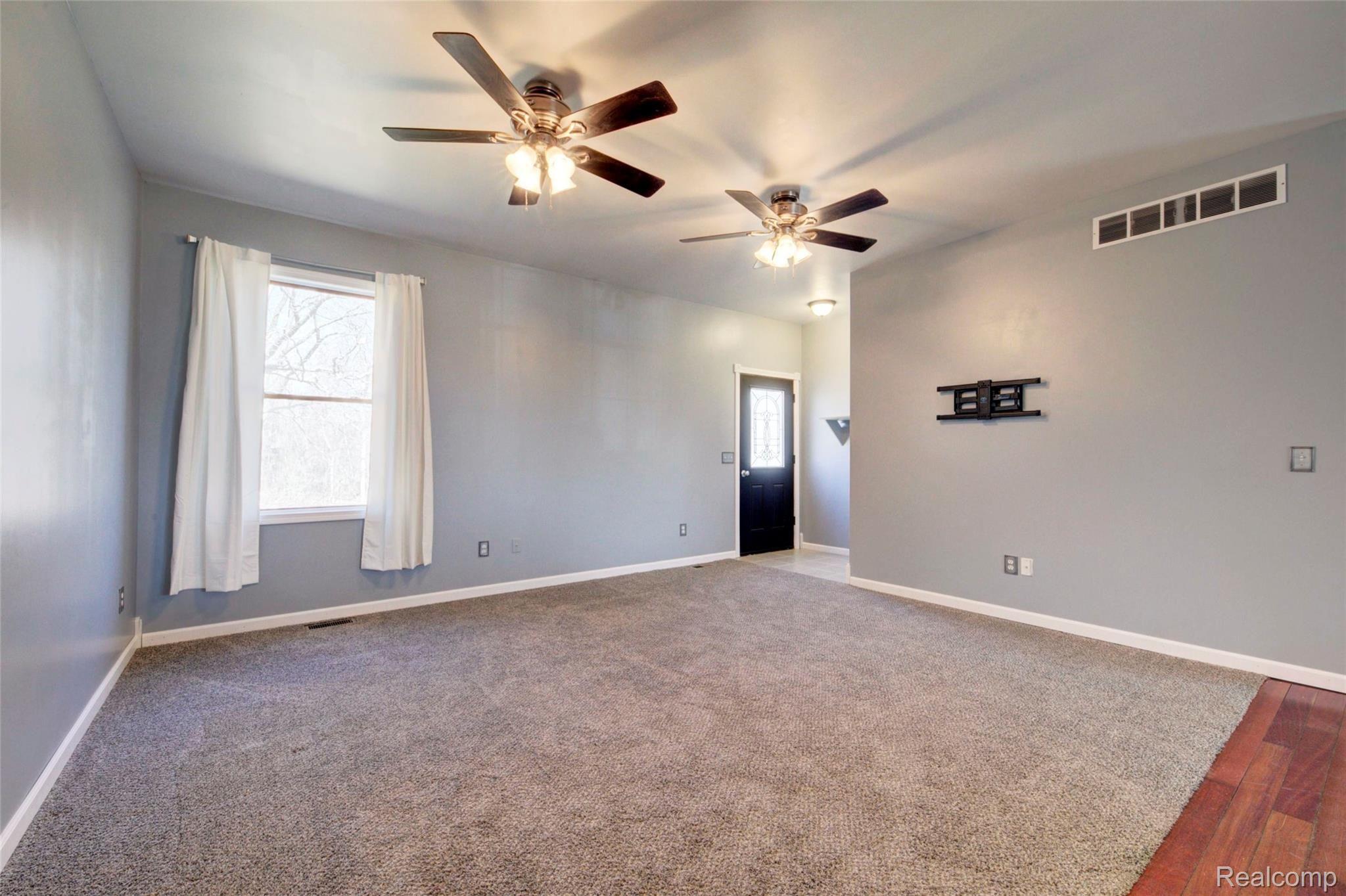 1888 North Briggsville Road Fowlerville, MI 48836 - Photo 15 of 44 4H8A3716_7_8.jpg