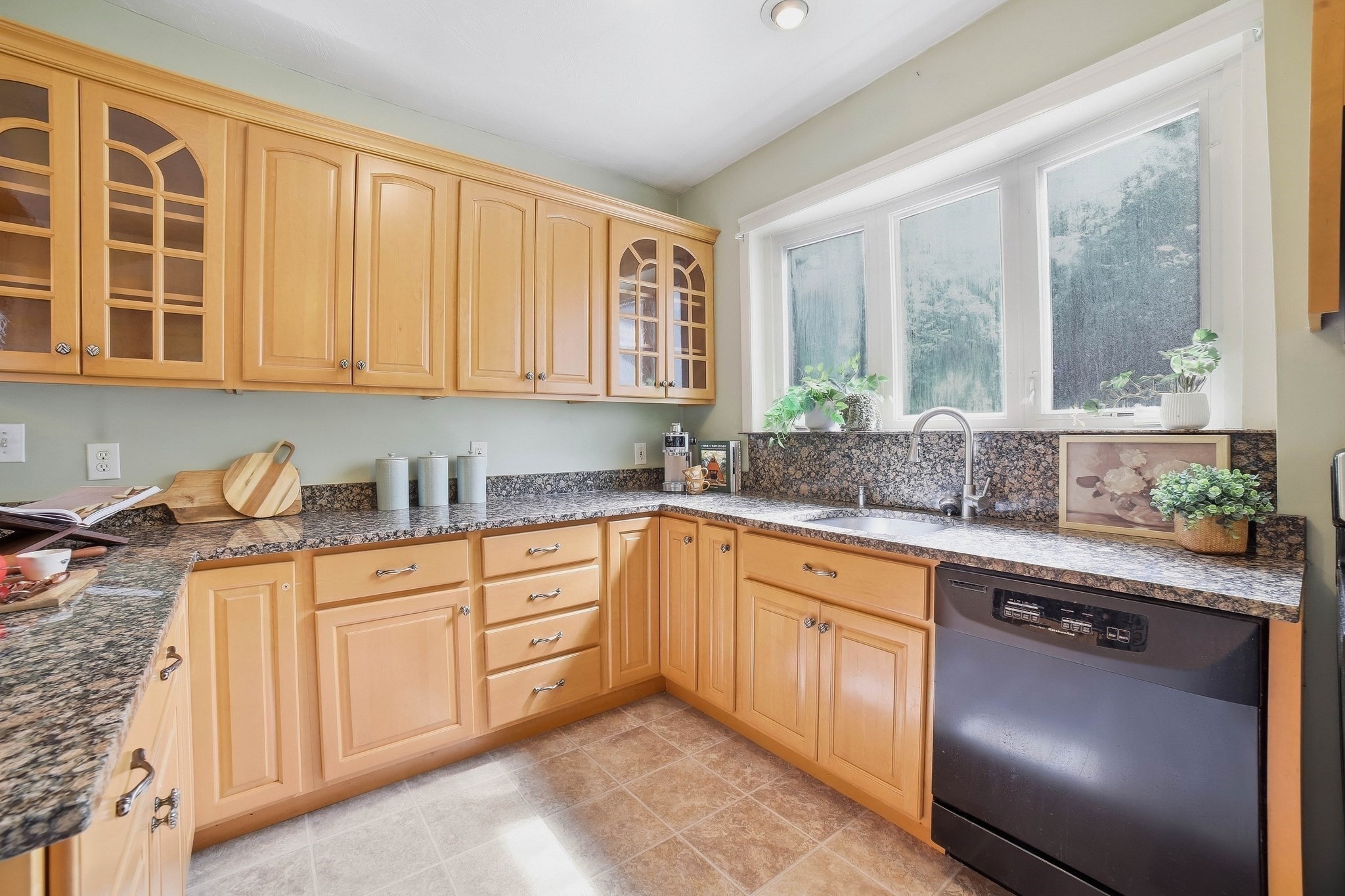 550 Sunderland Road Worcester, MA 01604 - Photo 11 of 30 Gallery Image 11