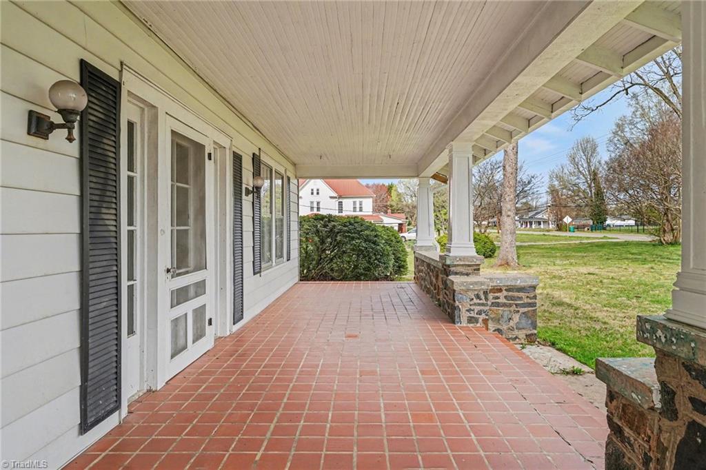 402 East Main Street Boonville, NC 27011 - Photo 3 of 50