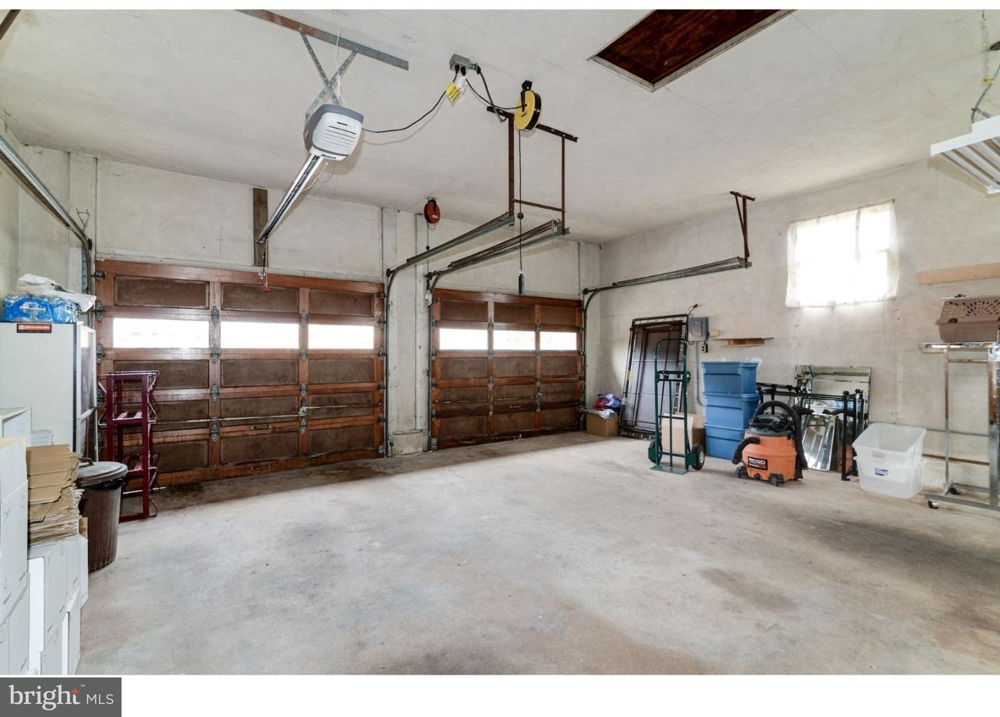 310 Harmony Road Gibbstown, NJ 08027 - Photo 20 of 25 Garage