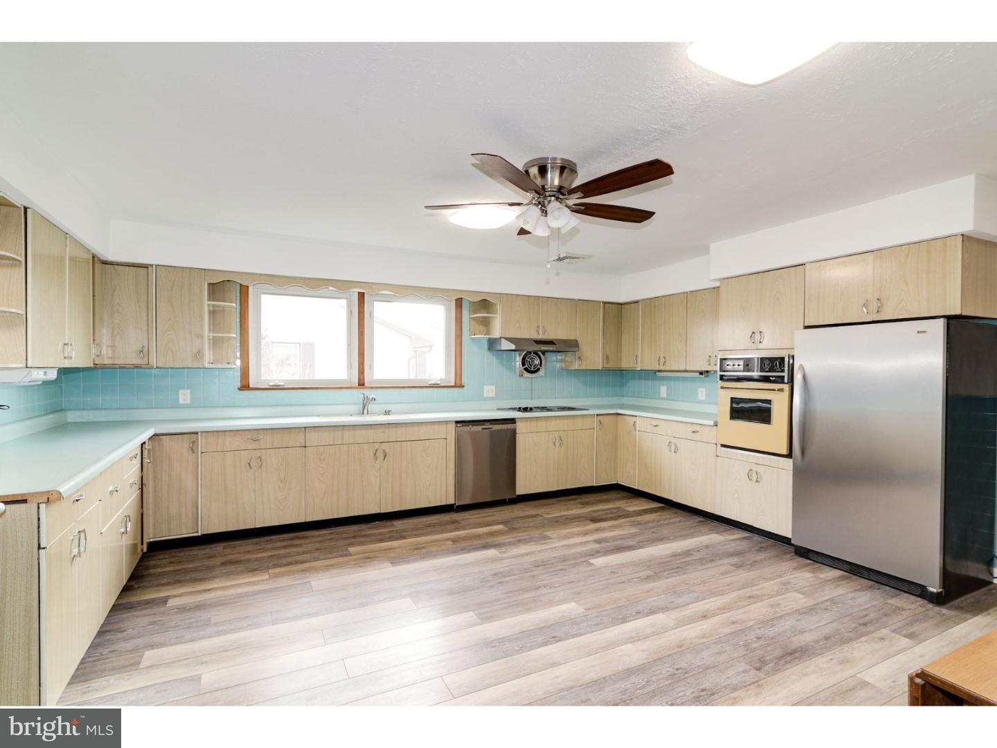 310 Harmony Road Gibbstown, NJ 08027 - Photo 6 of 25 Kitchen