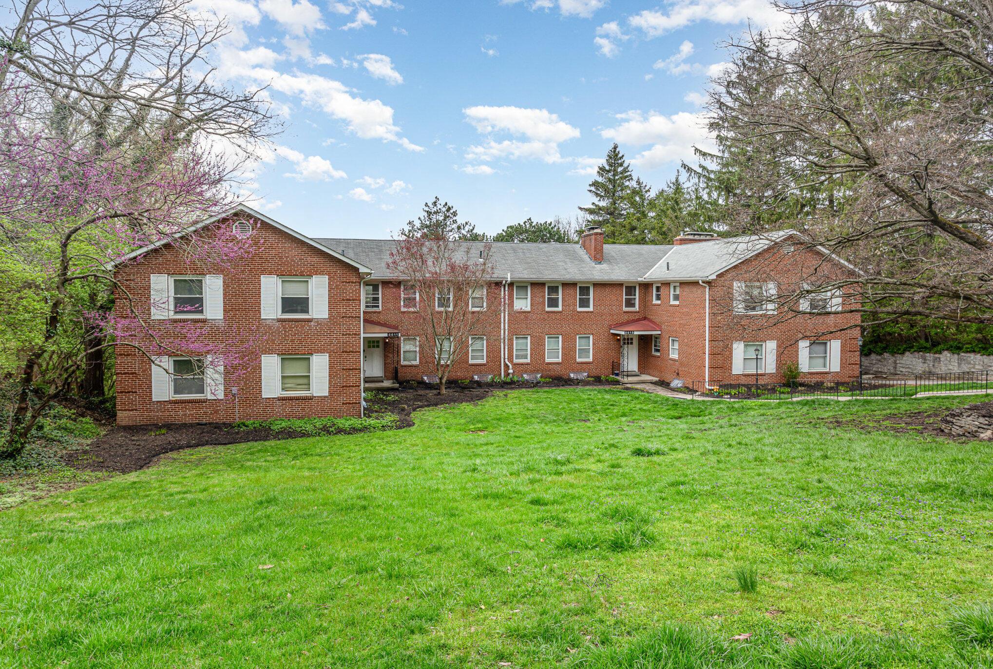 2615 Charing Road, Unit B Columbus, OH 43221 - Photo 14 of 22 002_8l9a8984-edit_318