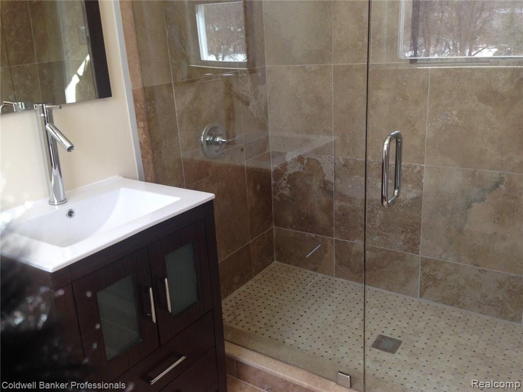 861 Dursley Road Bloomfield Hills, MI 48304 - Photo 21 of 23 durdley master bath shower.JPG