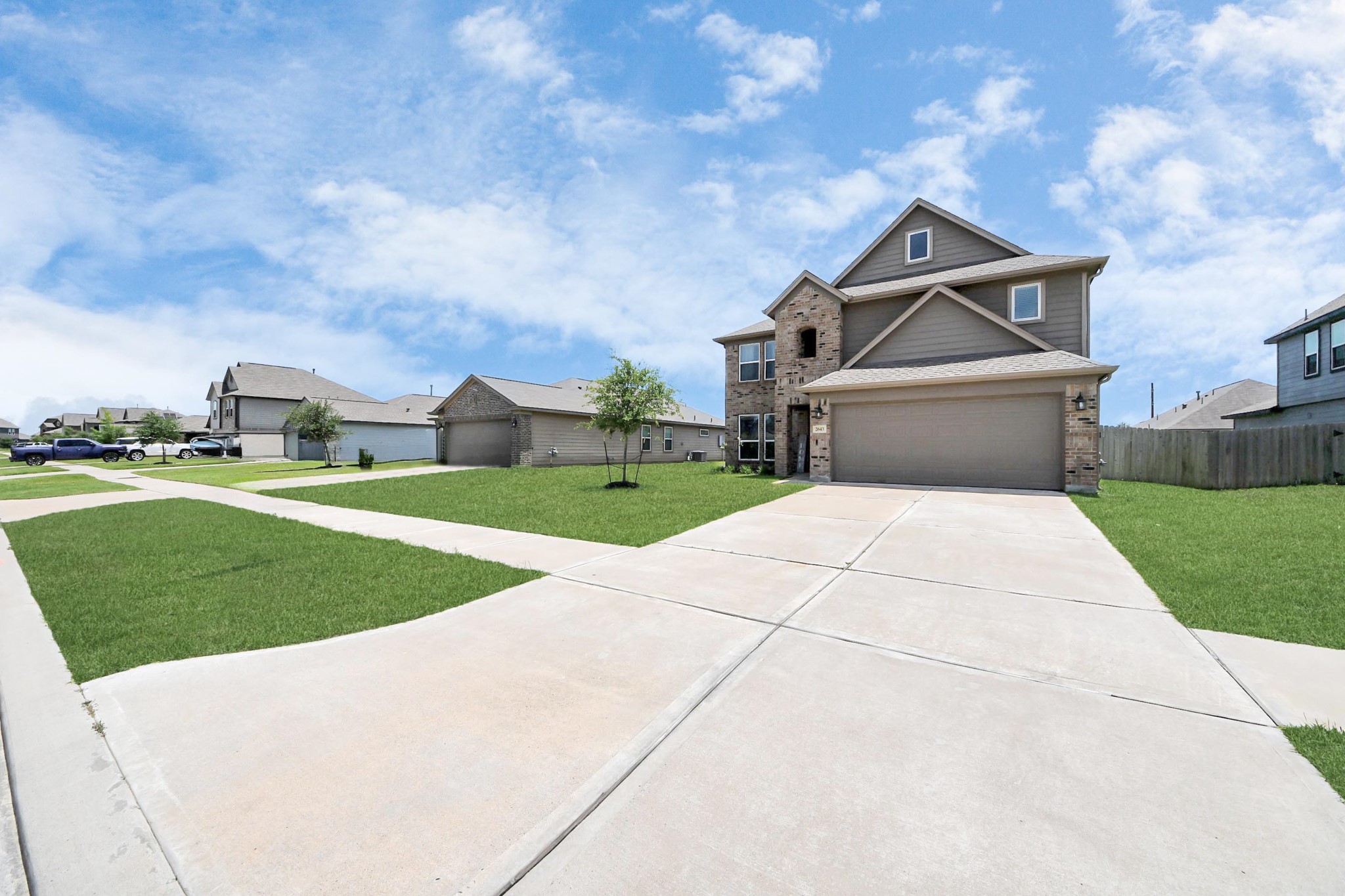 2643 Ridgeback Drive Rosenberg, TX 77471 - Photo 3 of 46 a front view of a house with garden