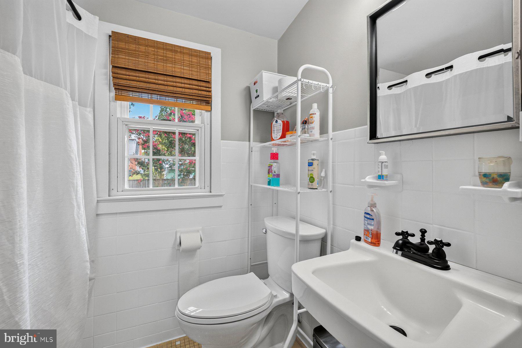 1711 Brisbane Street Silver Spring, MD 20902 - Photo 25 of 40 Upstairs Full Bathroom