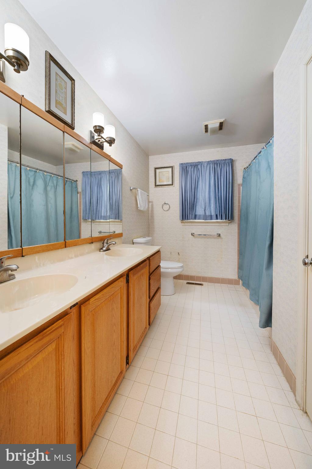 716 Camberly Road Glenside, PA 19038 - Photo 34 of 36 Gallery Image 34