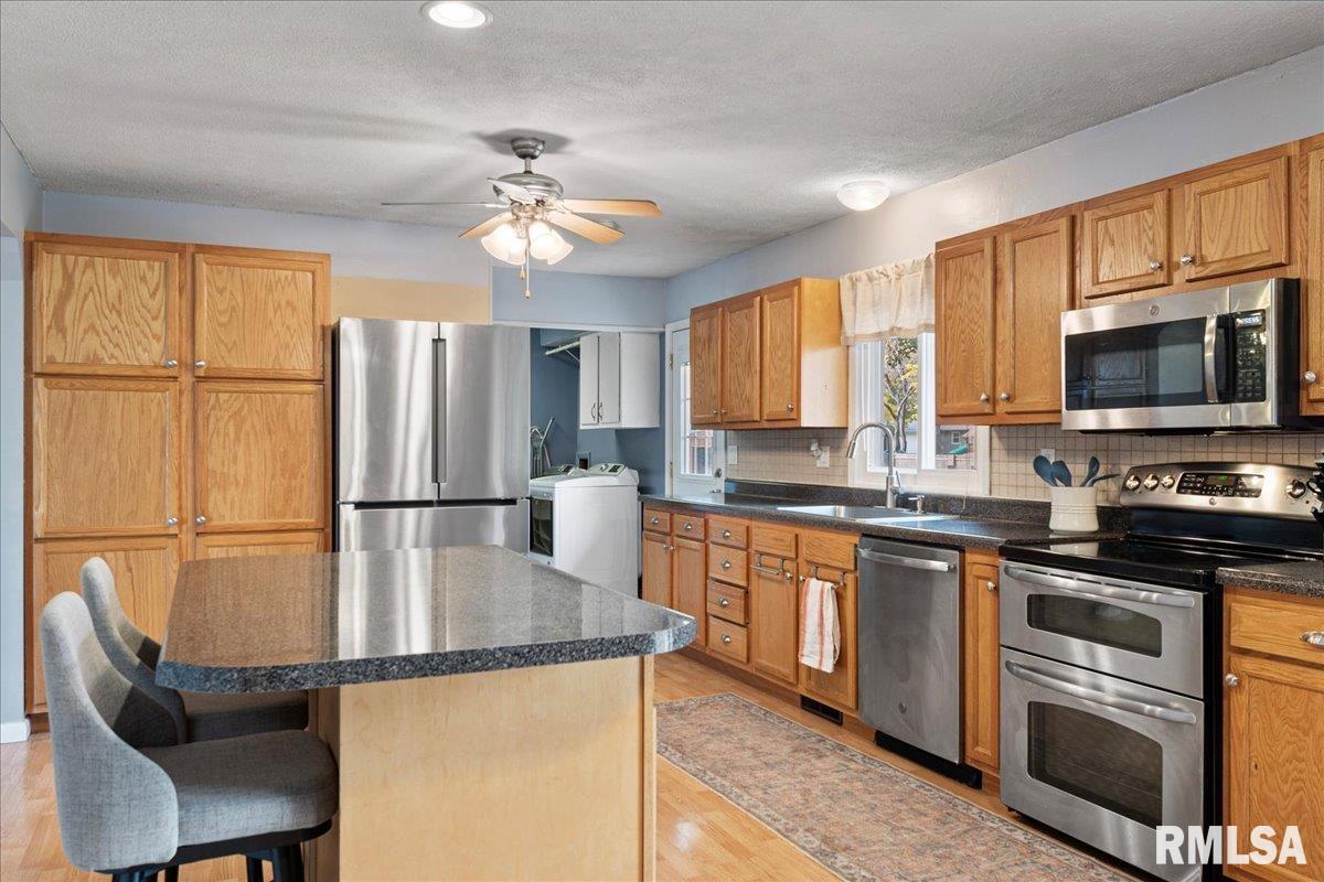 619 East Main Street Rochester, IL 62563 - Photo 13 of 54