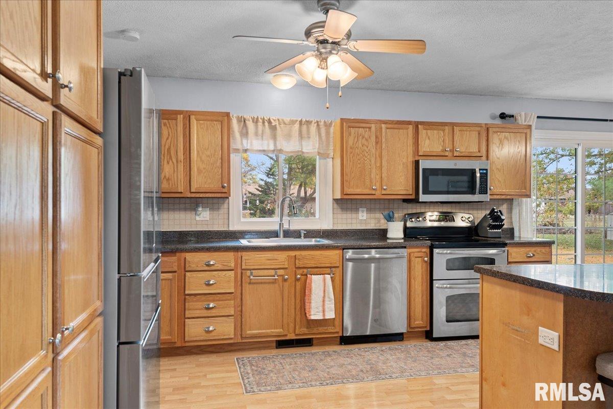 619 East Main Street Rochester, IL 62563 - Photo 14 of 54
